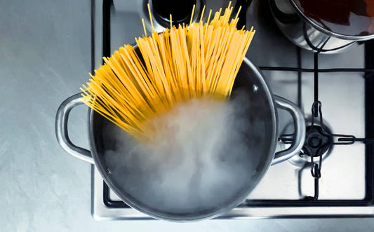 https://www.randbimport.com/cdn/shop/products/cooking-raw-spaghetti-in-the-boiling-water-contained-in-a-saucepan_464afdc7-b043-45a0-a920-79411ba4f7dc.jpg?v=1669757563&width=533